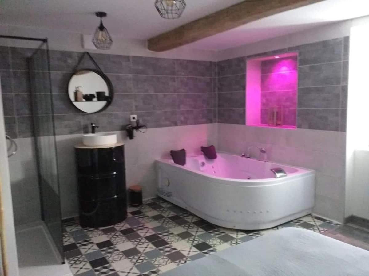 Nuit Romantique Saint-Christophe-en-Brionnais Exteriér fotografie